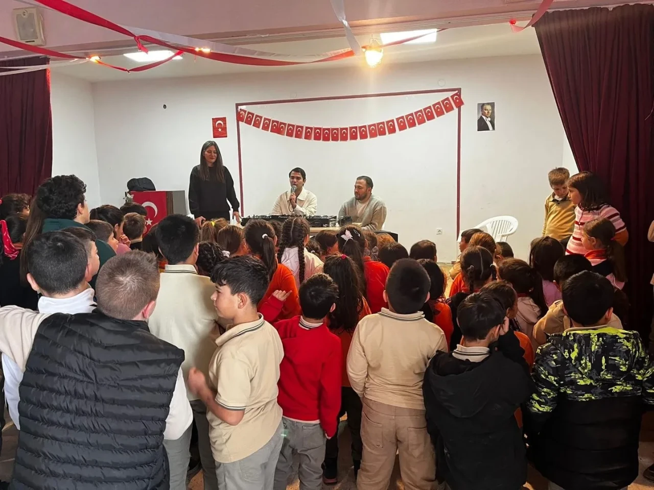 Eskişehir’de öğrenciler DJ sanatçılarıyla bir araya geldi