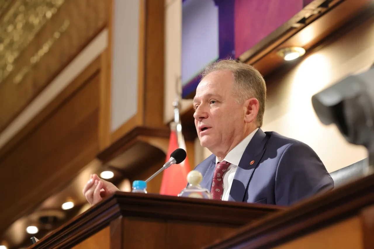 İBB Meclisi’nde İSBİKE bisikletlerinin çöpe atılması tartışmaları gerginliğe neden oldu