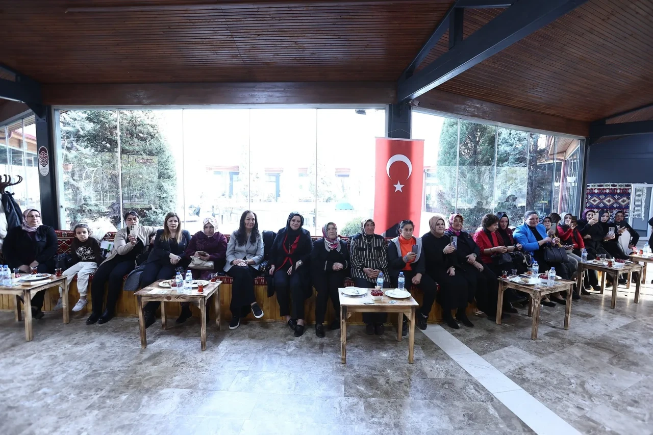 Kayseri'de 33 kadın muhtar seçme ve seçilme hakkının 91. yılında bir araya geldi