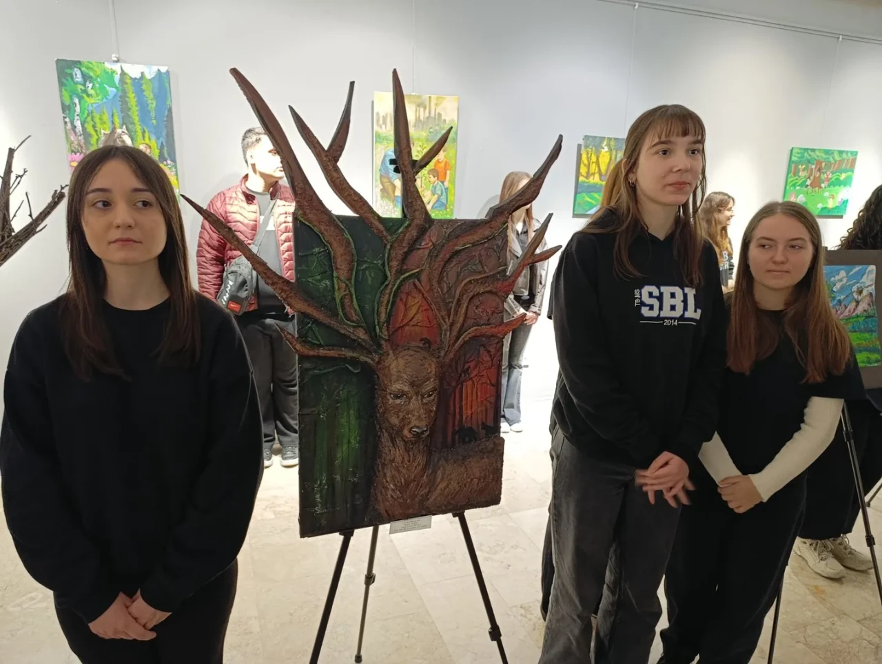 Tekirdağ'da öğrencilerin doğa temalı sergisi Yahya Kemal Beyatlı Kültür Merkezi'nde açıldı