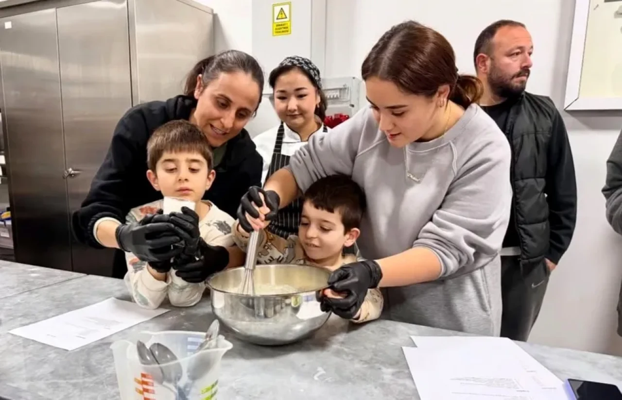 SUBÜ'de özel gereksinimli bireyler pasta yapıp oyunlar oynadı