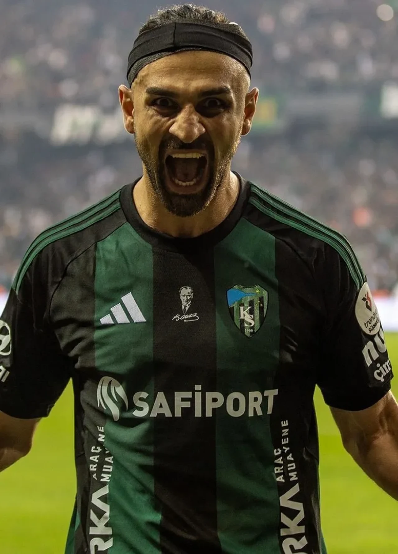 Kocaelisporlu taraftarlar Serdar Dursun’un derbi paylaşımlarına tepki gösterdi