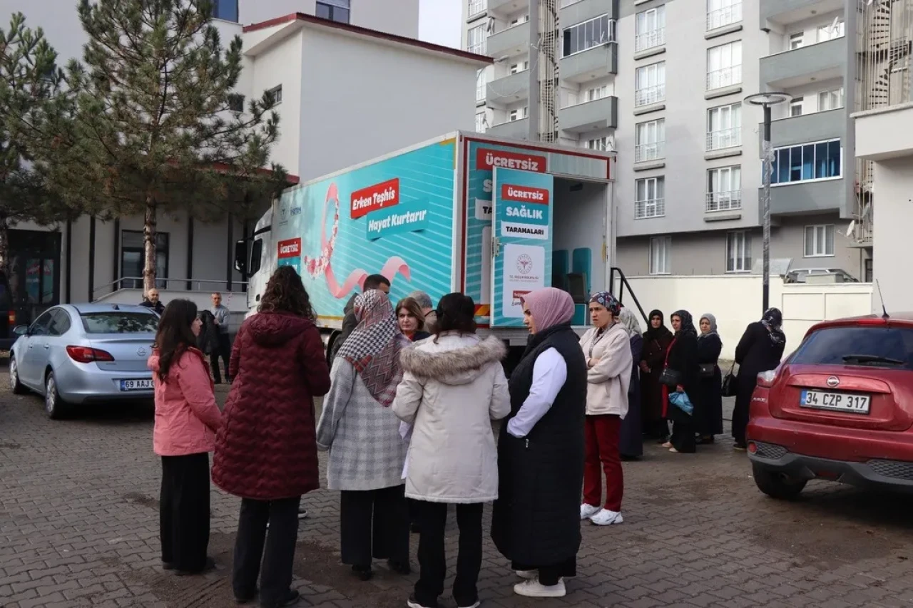 Oltu'da KETEM tırı ücretsiz kanser taraması yapıyor