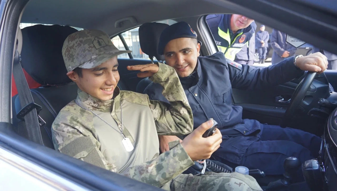 Afyonkarahisar'da otizmli çocuğun asker olma hayali gerçek oldu