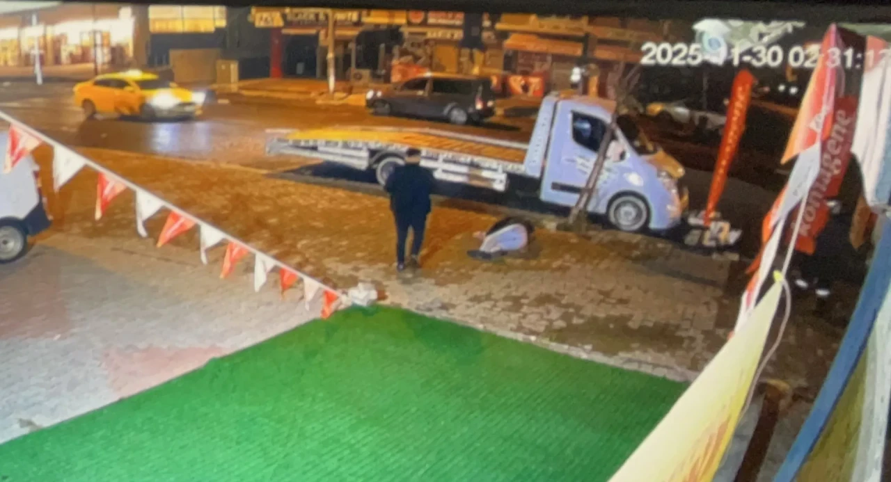 Tekirdağ'da motosiklet oto kurtarıcıya çarptı, sürücü yaralandı