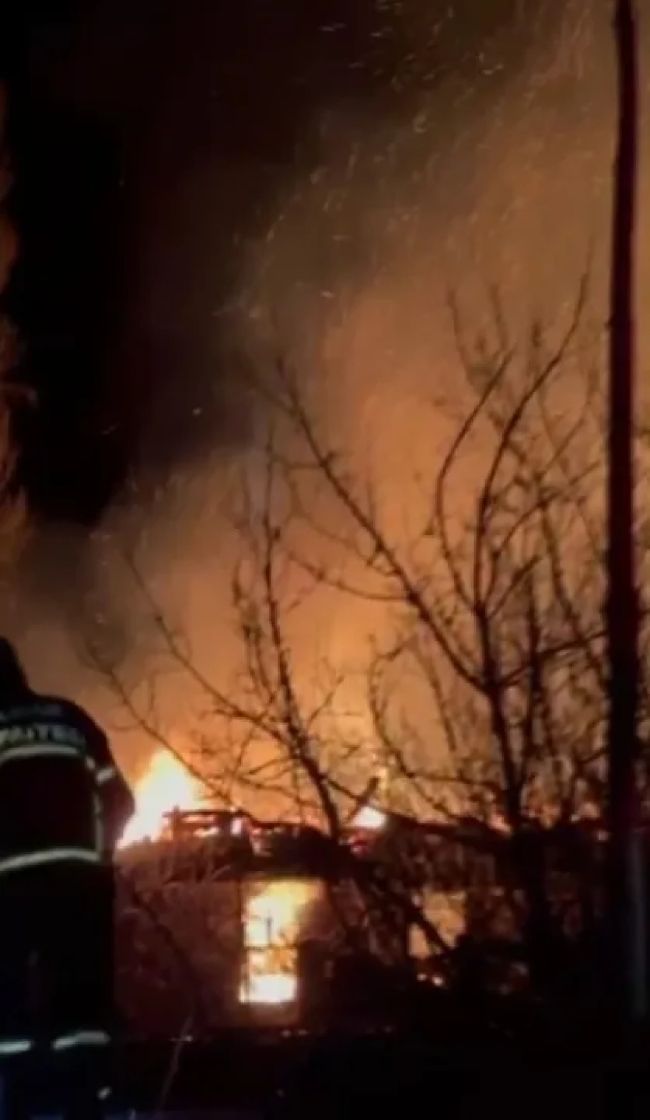 Çankırı'nın Ilgaz ilçesinde çıkan yangında iki ev küle döndü
