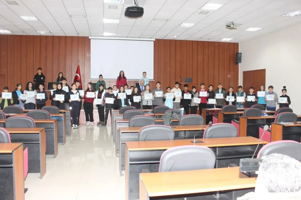 Efeler'de öğrenci meclisi yeni dönem çalışmalarına başladı