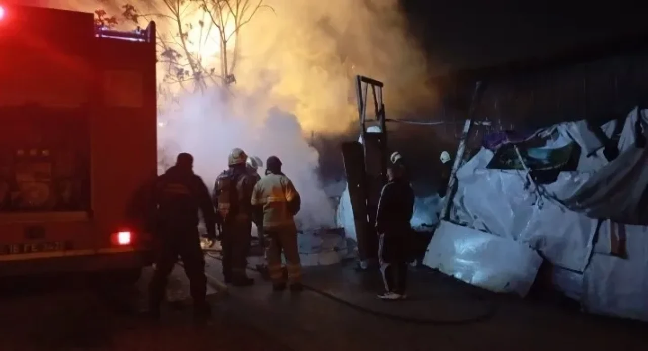 Osmangazi’de gece saatlerinde çıkan yangında bir kişi yaralandı