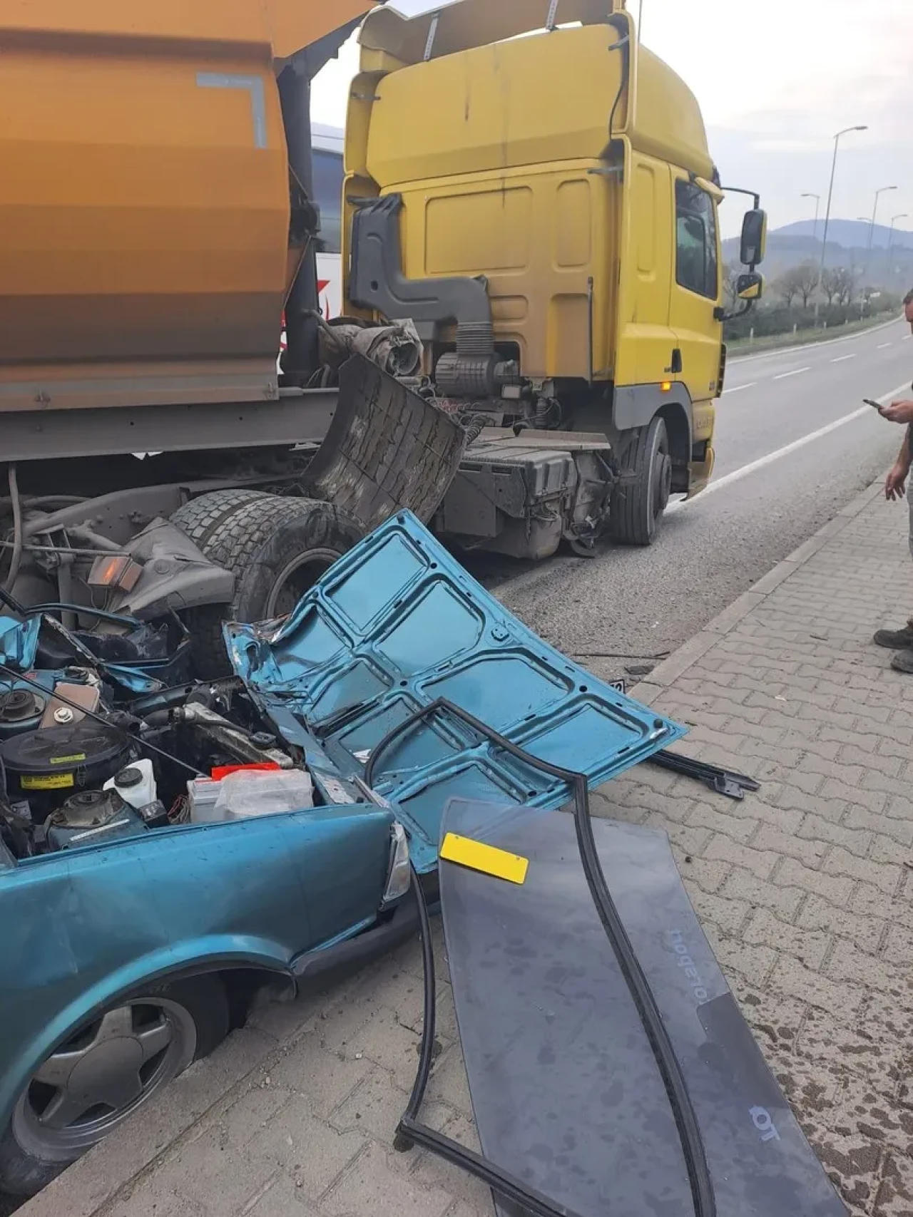 Çaycuma'da tır ile otomobil çarpıştı, 1 kişi yaralandı