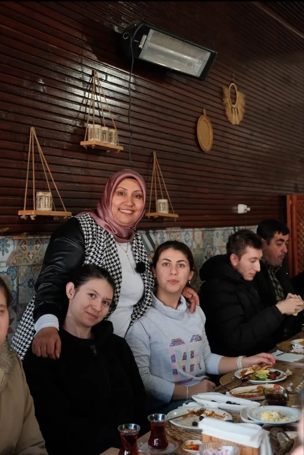 Bilecik’te işletmeci öğrencilere kahvaltı desteğiyle sosyal sorumluluk örneği sergiledi