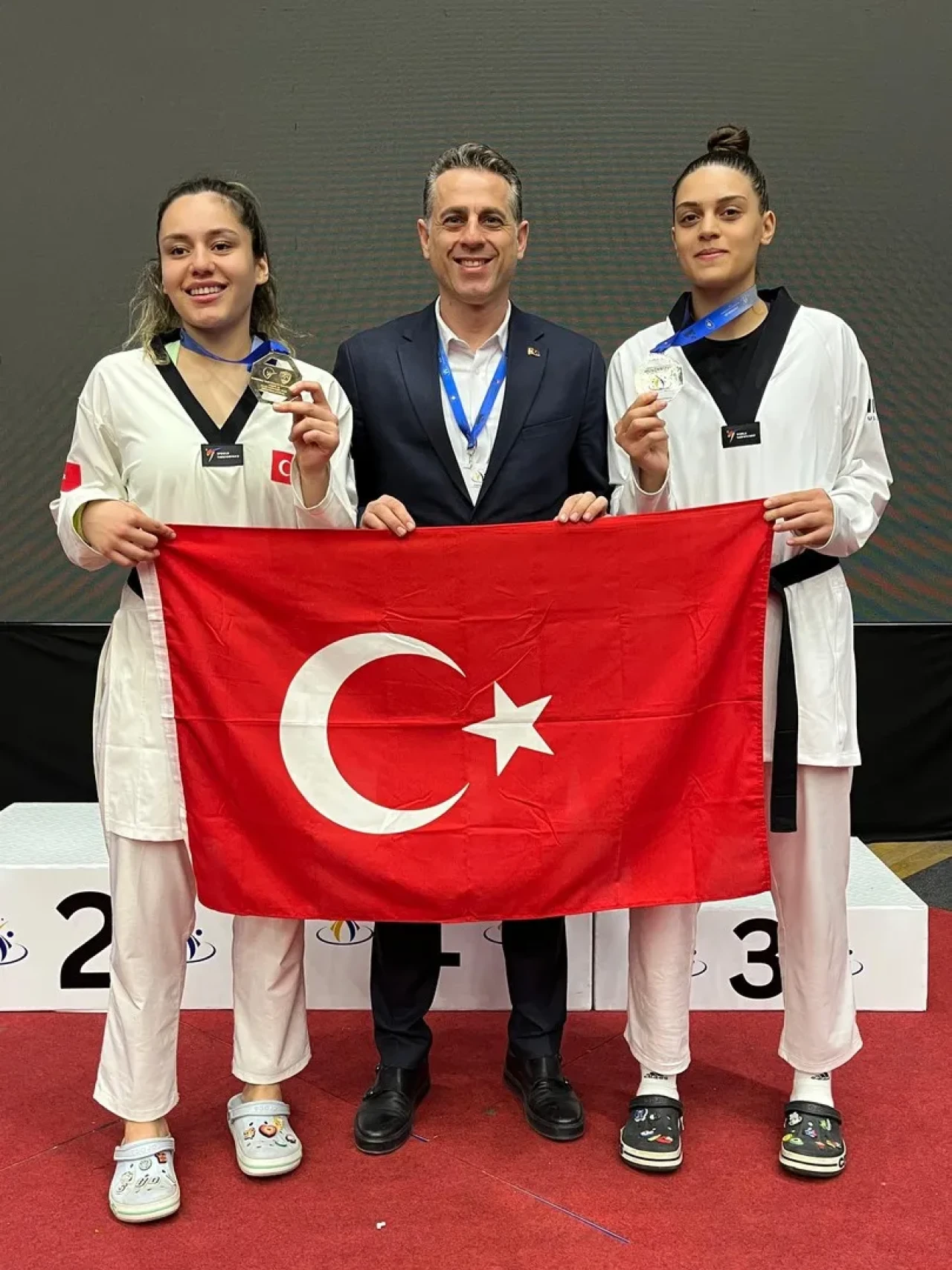 İstanbul'da Avrupa Ümitler Taekwondo Şampiyonası'nda Sude Yaren Uzunçavdar altın madalya kazandı