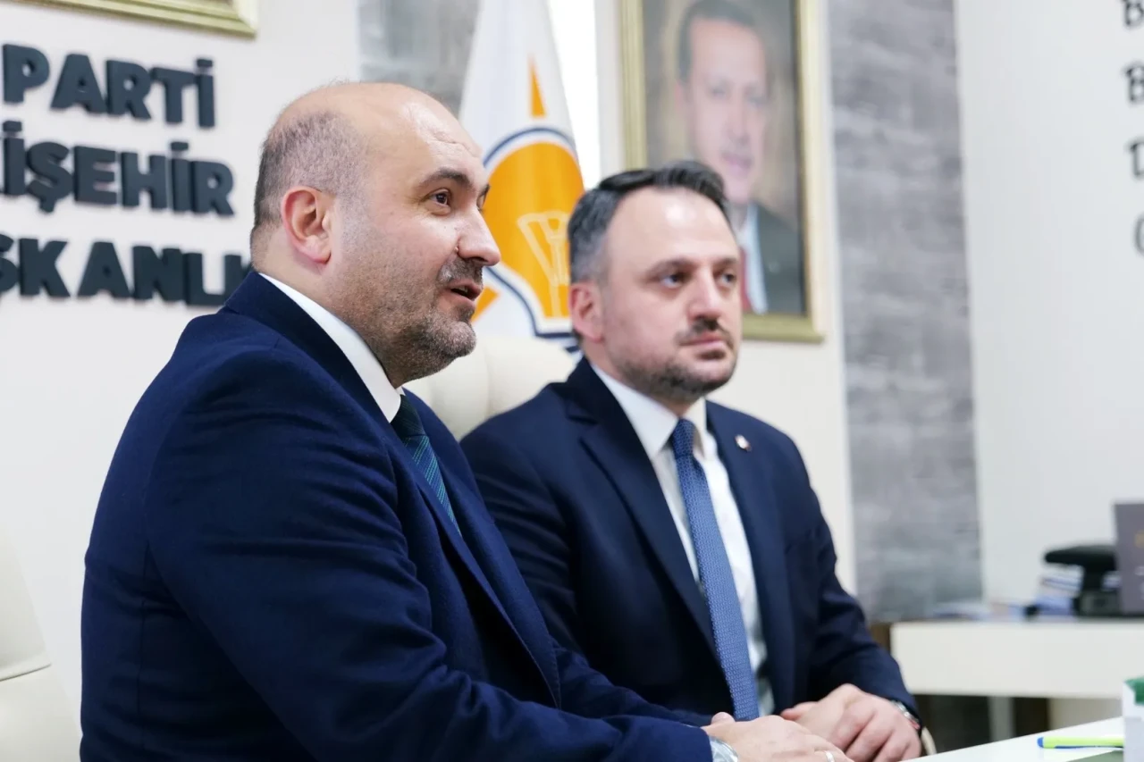 Gençlik ve Spor Bakan Yardımcısı Enes Eminoğlu AK Parti Eskişehir teşkilatı ile projeleri