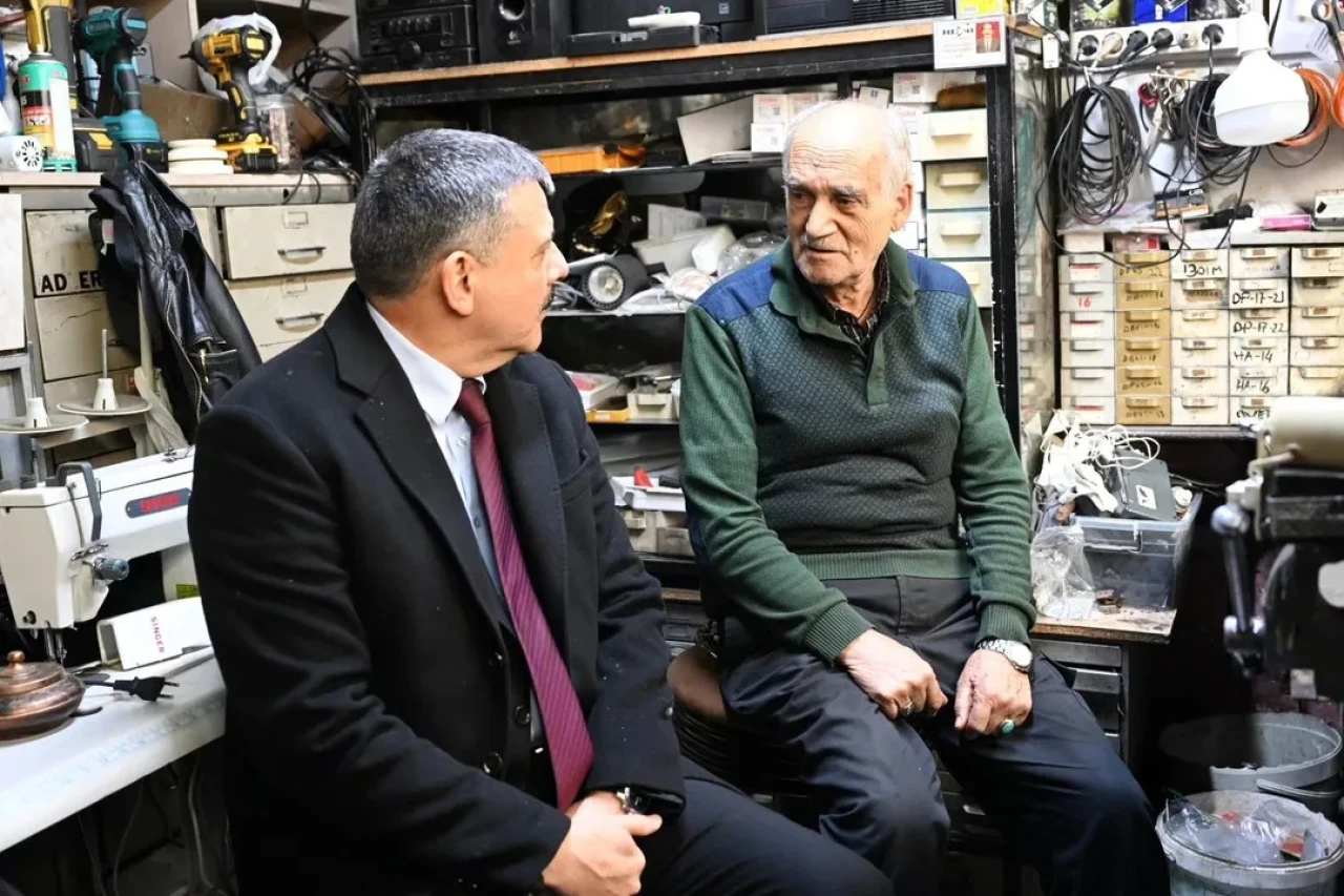 Erzurum Valisi Mustafa Çiftçi Bat Pazarı Çarşısı’nda esnafla bir araya geldi