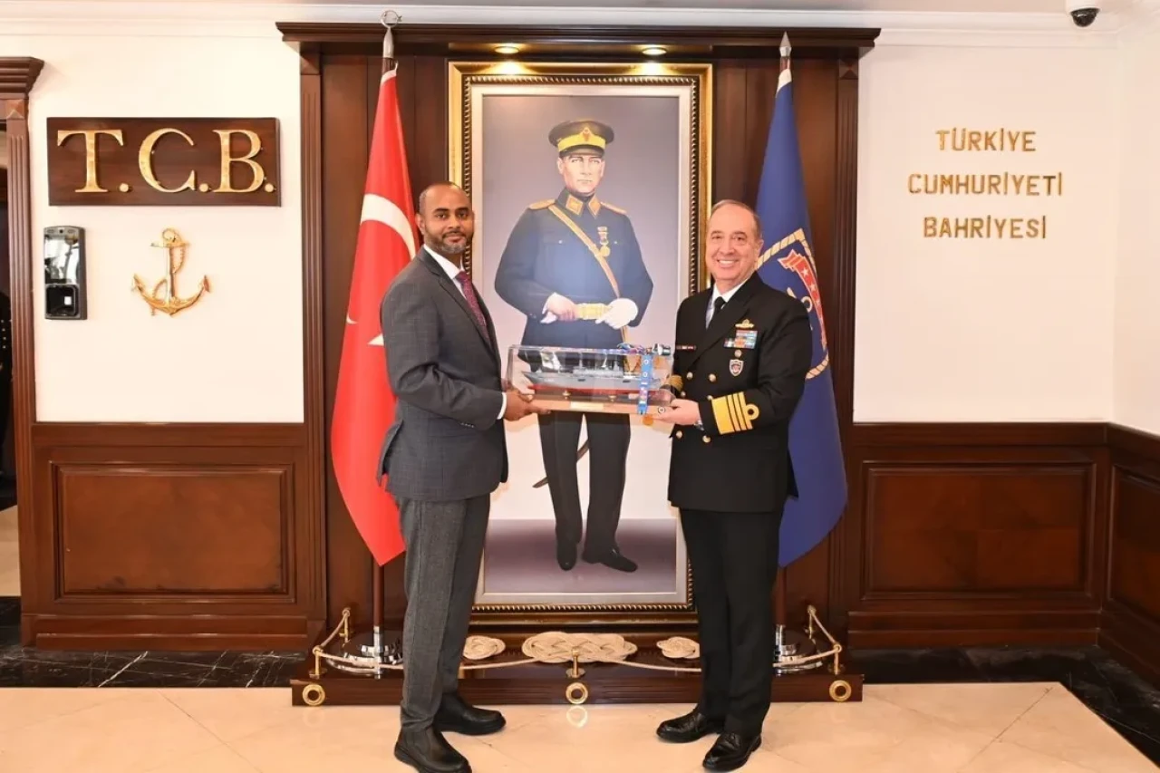 Ankara'da Somali Limanlar ve Deniz Ulaştırma Bakanı Nur, Deniz Kuvvetleri Komutanı Tatlıoğlu’nu ziyaret