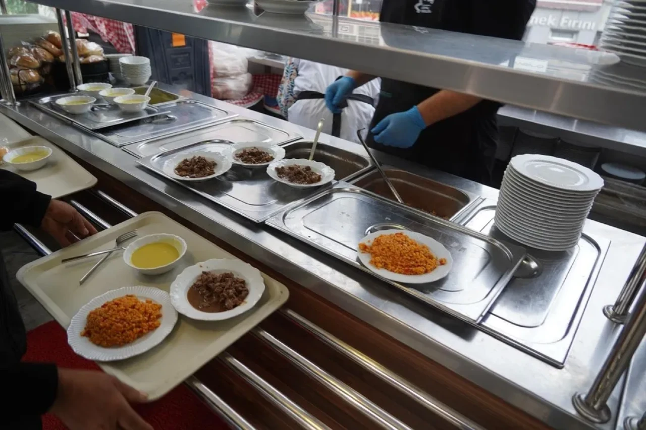 Bilecik'te şehit İlhan Ongan anısına binlerce kişiye ücretsiz yemek dağıtıldı