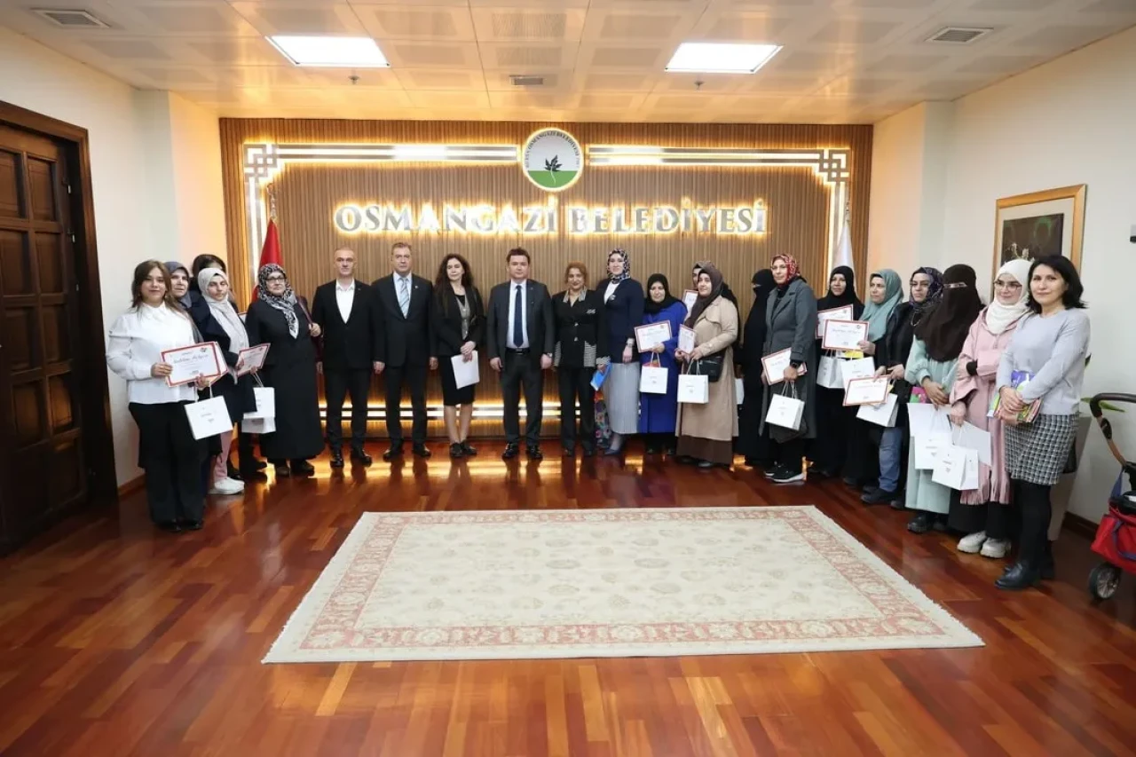 Osmangazi'de kadınlar okuma yazma öğrenerek geleceğe umutla bakıyor