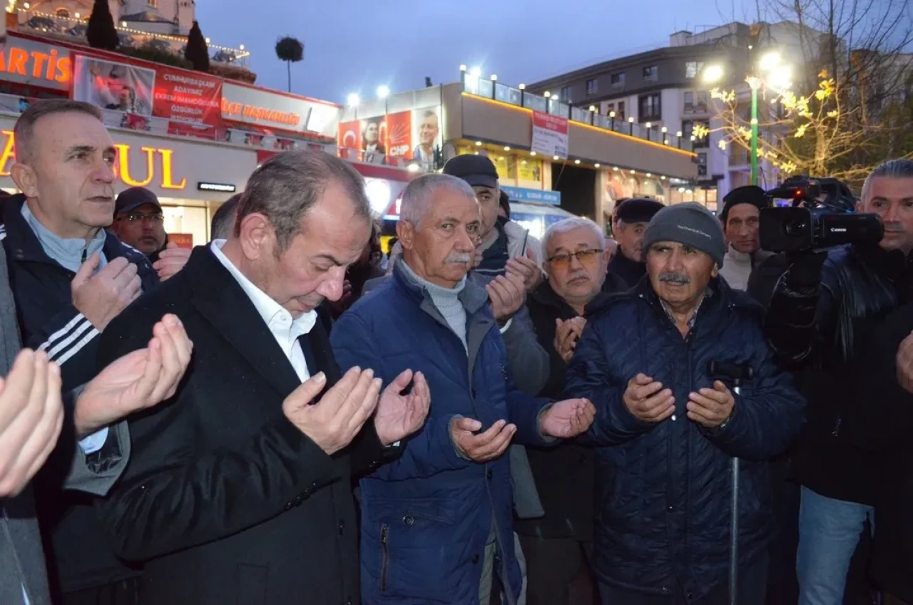 Bolu Belediye Başkanı Tanju Özcan umre yolculuğuna dualarla uğurlandı