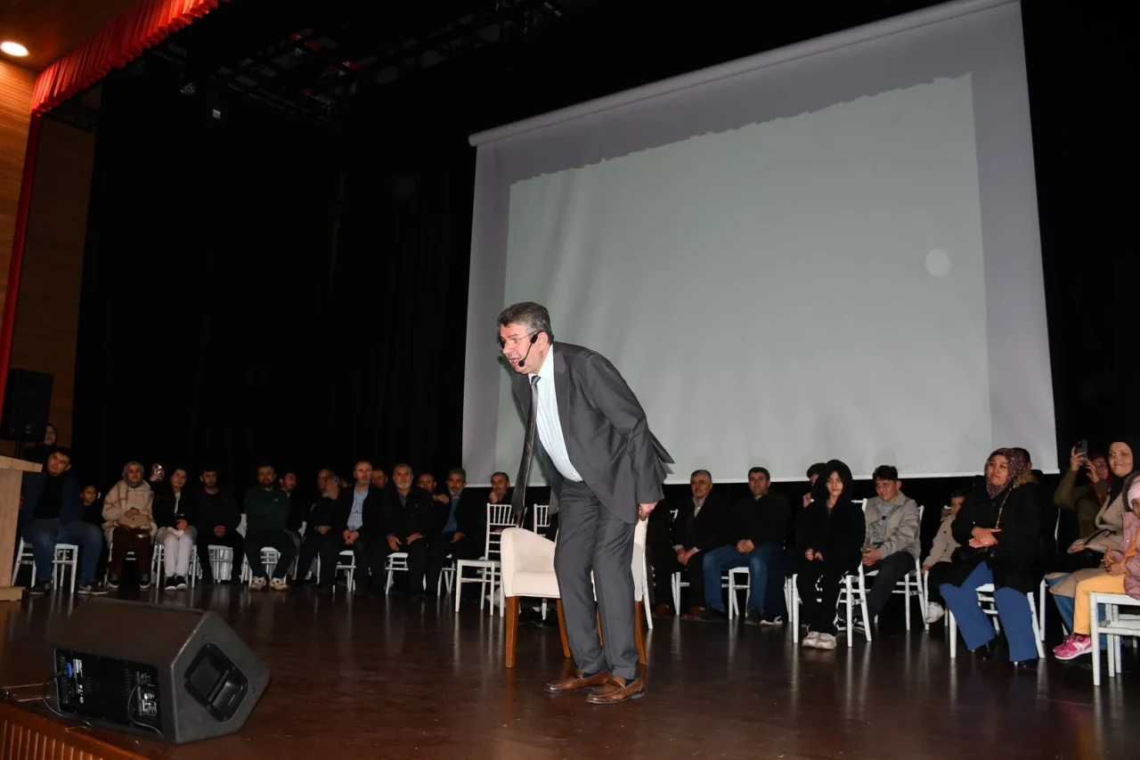 Vezirköprü'de mutlu aile mutlu çocuk söyleşisi büyük ilgi gördü