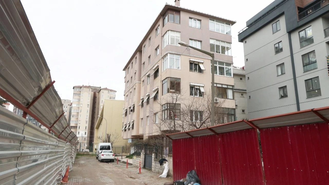 İstanbul'da dehşet: Annesini atkıyla boğmaya çalıştı