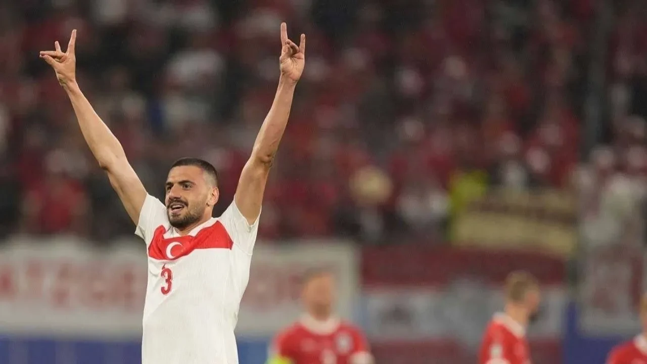 Merih Demiral, bozkurt heykelini ziyaret etti: "İyi ki yapmışım"