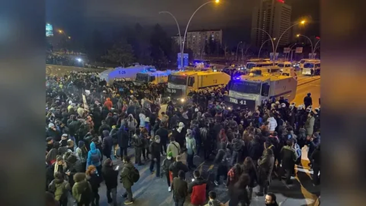 Üniversite öğrencilerinden İmamoğlu'na destek: İstanbul ve Ankara'da protestolar