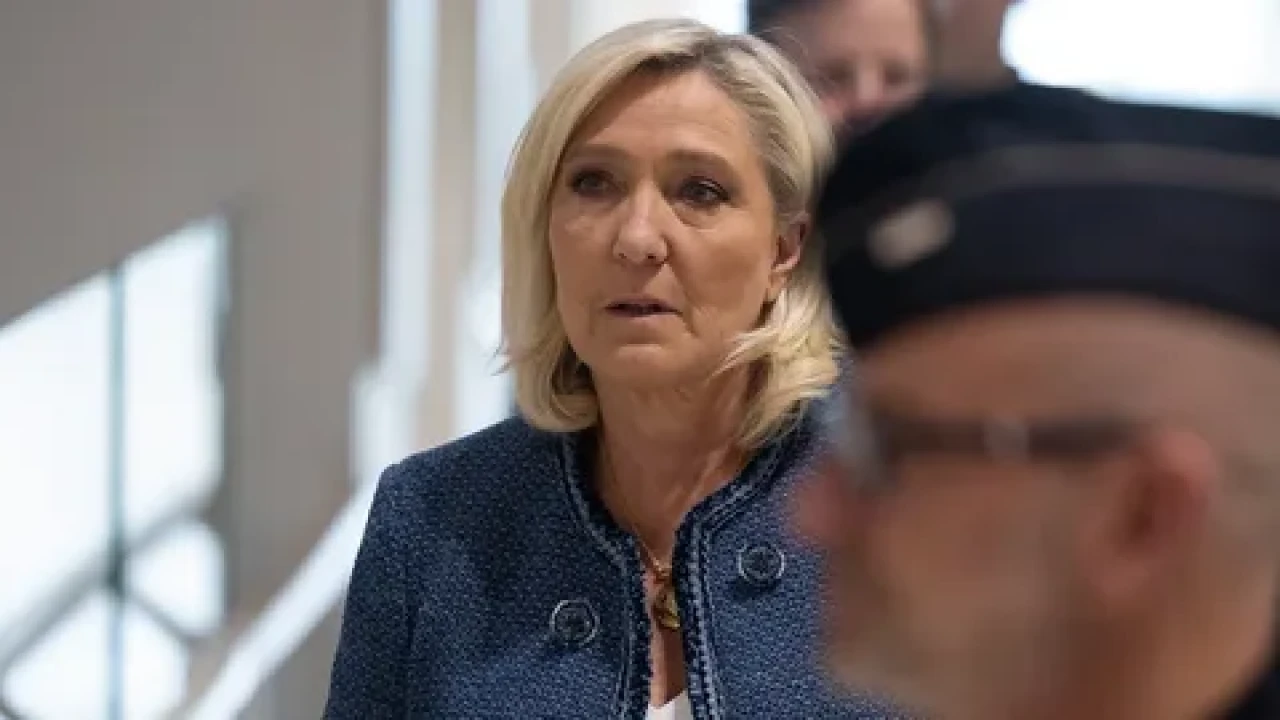 Marine Le Pen'in seçim adaylığı tehlikeye girdi: Yolsuzluk davası ileri gidiyor