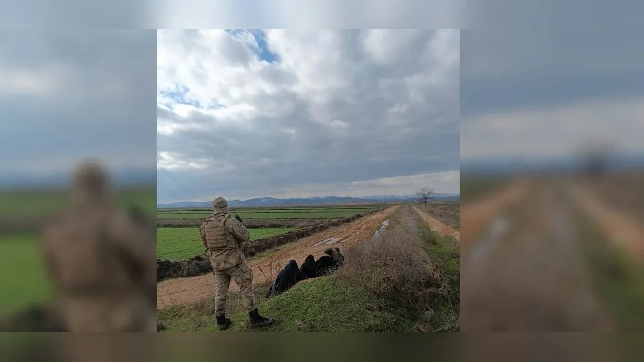 Edirne'den geçit yok: Yurt dışına kaçmaya çalışan 25 şüpheli yakalandı