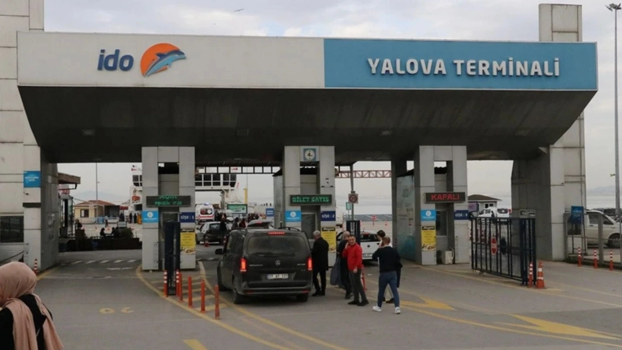 Yalova'da feribot kazası: Yanaşma anında büyük panik yaşandı