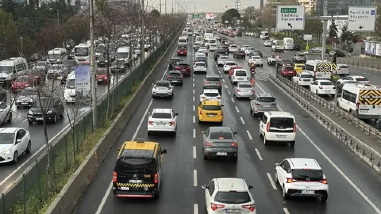 Bayram tatili trafiği kilitledi: Muğla, İstanbul ve Anadolu otoyollarında yoğunluk artıyor