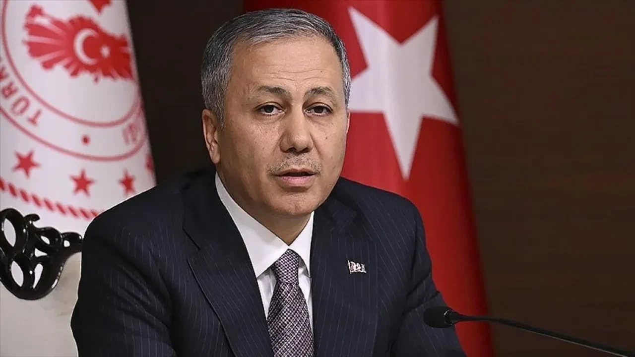 Bakan Yerlikaya, yasa dışı gösterilerde 1.418 gözaltı yapıldığını açıkladı