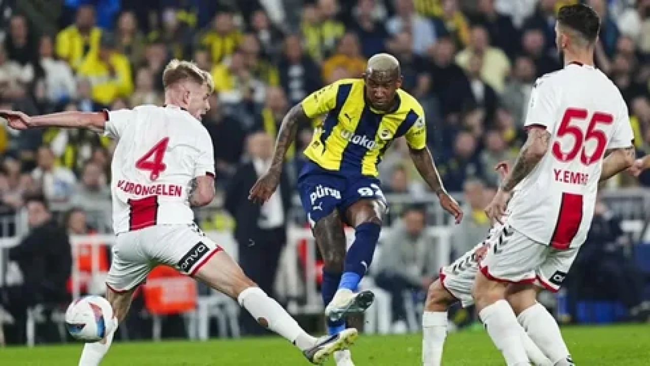 Fenerbahçe, Samsunspor ile golsüz beraberlik ile şampiyonluk ihtimalini zora soktu
