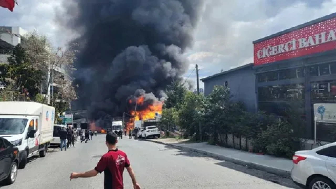 İkitelli Organize Sanayi Bölgesi'nde kimya deposunda büyük yangın çıktı