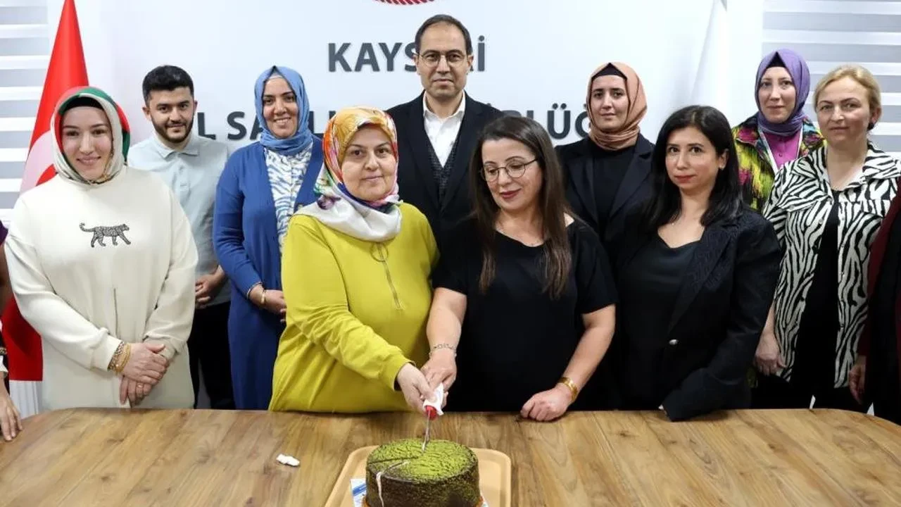 Ebeler Haftası'nda önemli mesaj: Dr. Erşan, ebeleri yüceltti ve toplum sağlığındaki rollerine dikkat çekti