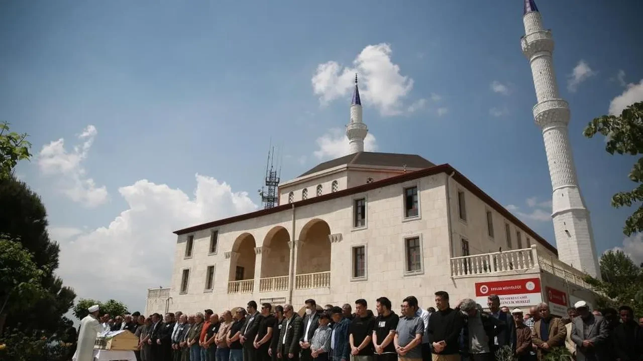Hayatını kaybeden akademisyen son yolculuğuna uğurlandı: Prof. Dr. Yücel Bozdağlıoğlu için tören düzenlendi