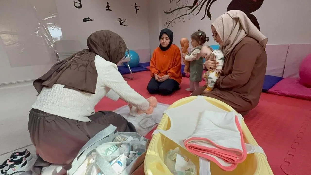 "Normal doğumdan çok korkuyordum": Düzce'deki Gebe Okulu anne adaylarının korkularını sildi
