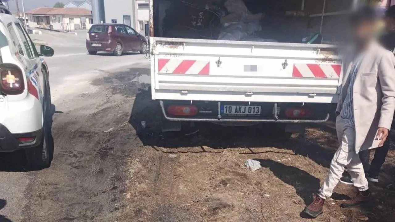 Manisa'da 16 işçi taşıyan kamyonet sürücüsüne ceza: Trafikten men edildi