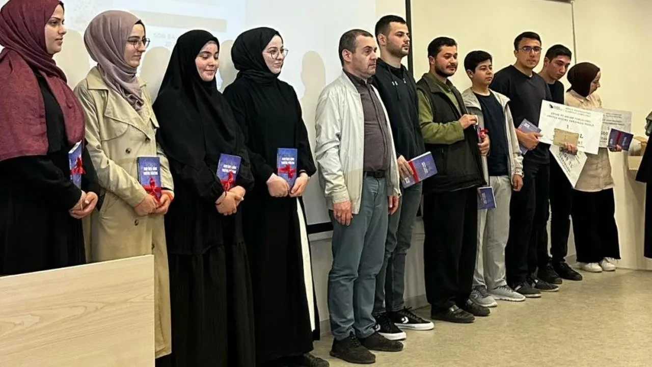 Düzce Üniversitesi'nde mobil canlı Arapça Kelime Yarışması'na yoğun ilgi: Dereceye girenlere 10 bin TL ödül