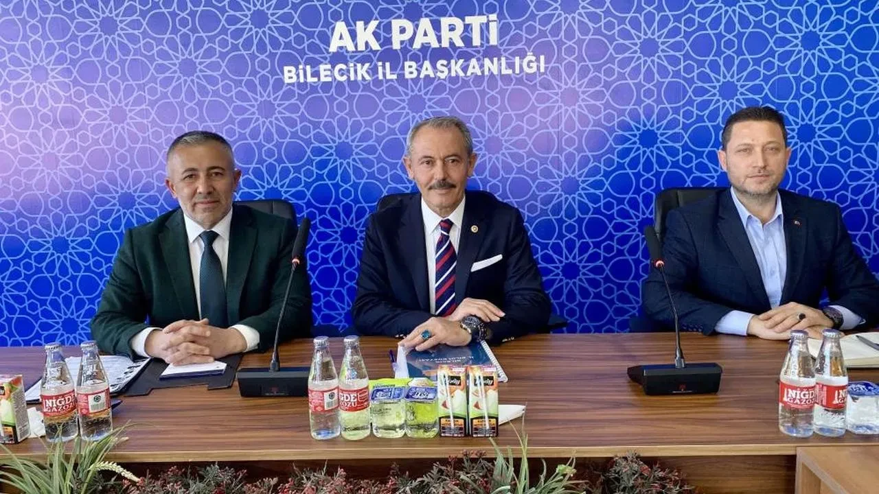 AK Parti Bilecik'te: Geleceğe yön verecek projeler için istişareler yapıldı