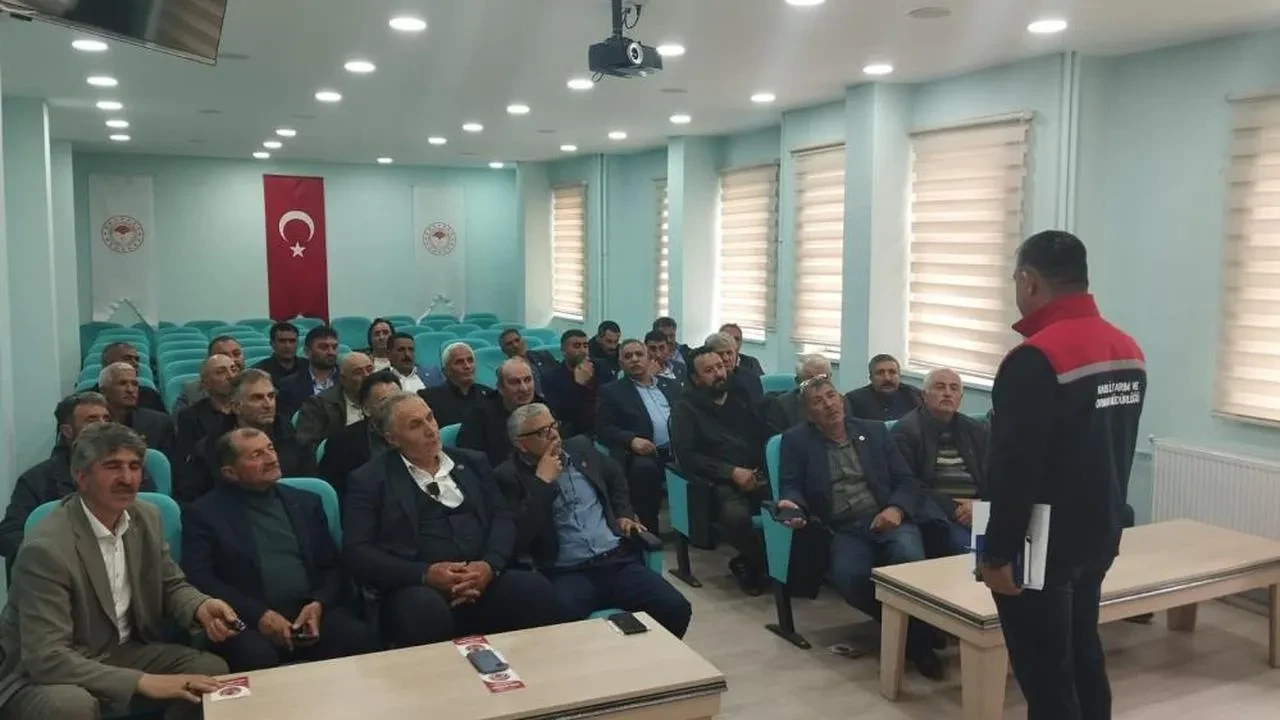 Kars meraları alarm veriyor: Aşırı otlatma ve kuraklık tehlikesi masaya yatırıldı, çözüm aranıyor