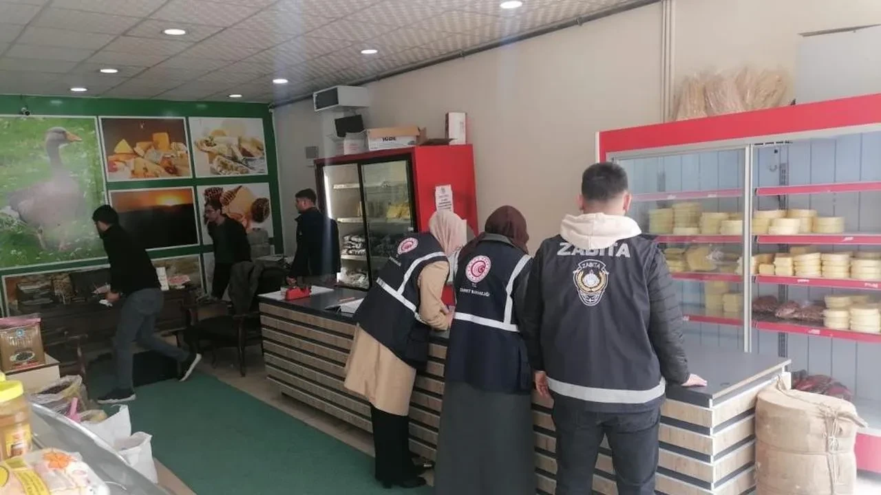 Kars'ta işyerleri denetlendi: Ekipler fiyat ve hijyen kontrolü yaptı