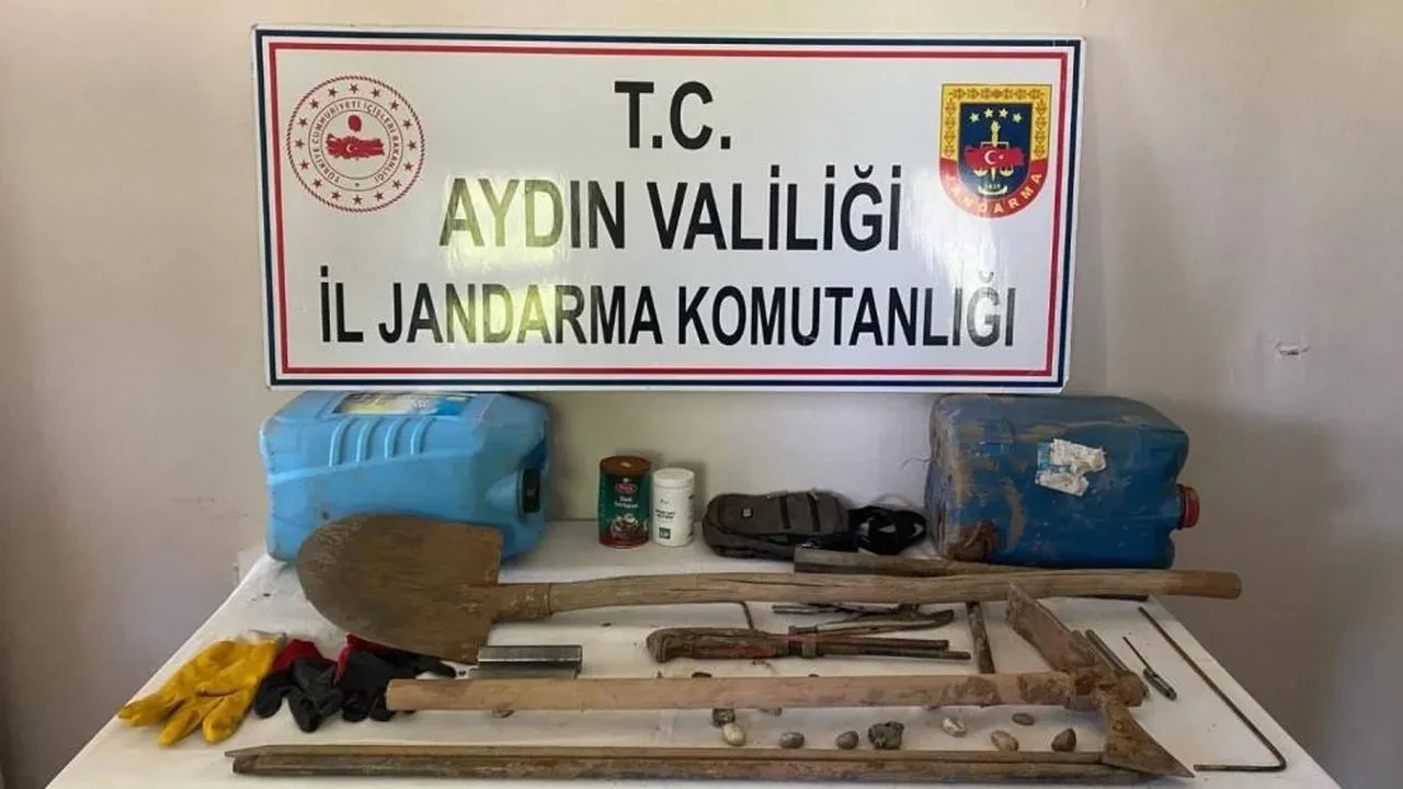 Karacasu'da kaçak kazı operasyonu: 5 şüpheli suçüstü yakalandı