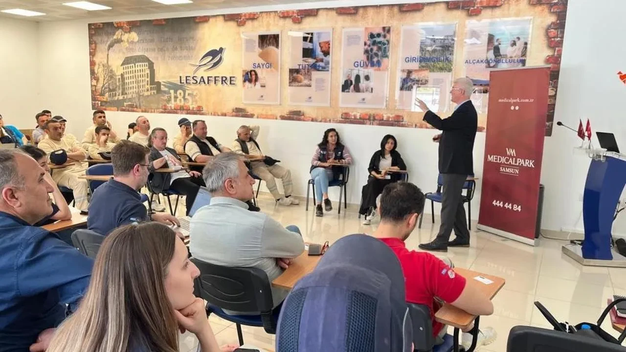 Migren sadece baş ağrısı değil: Nöroloji uzmanı Amasya'da çalışanlara yaşam kalitesini etkileyen faktörleri anlattı