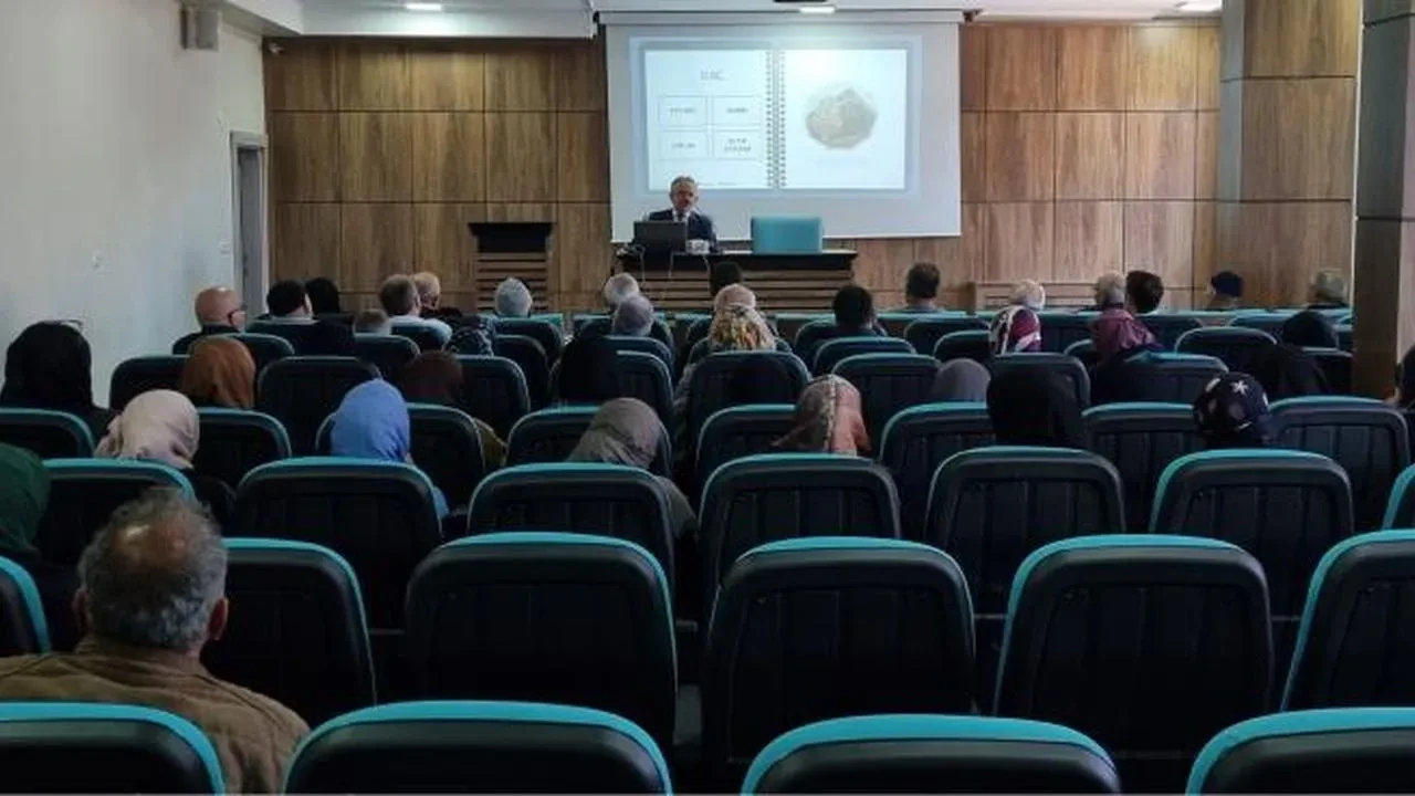 Bayburt'ta hacı adayları için seminer düzenlendi: Bayburt İl Müftülüğünce hac hazırlık semineri düzenlendi