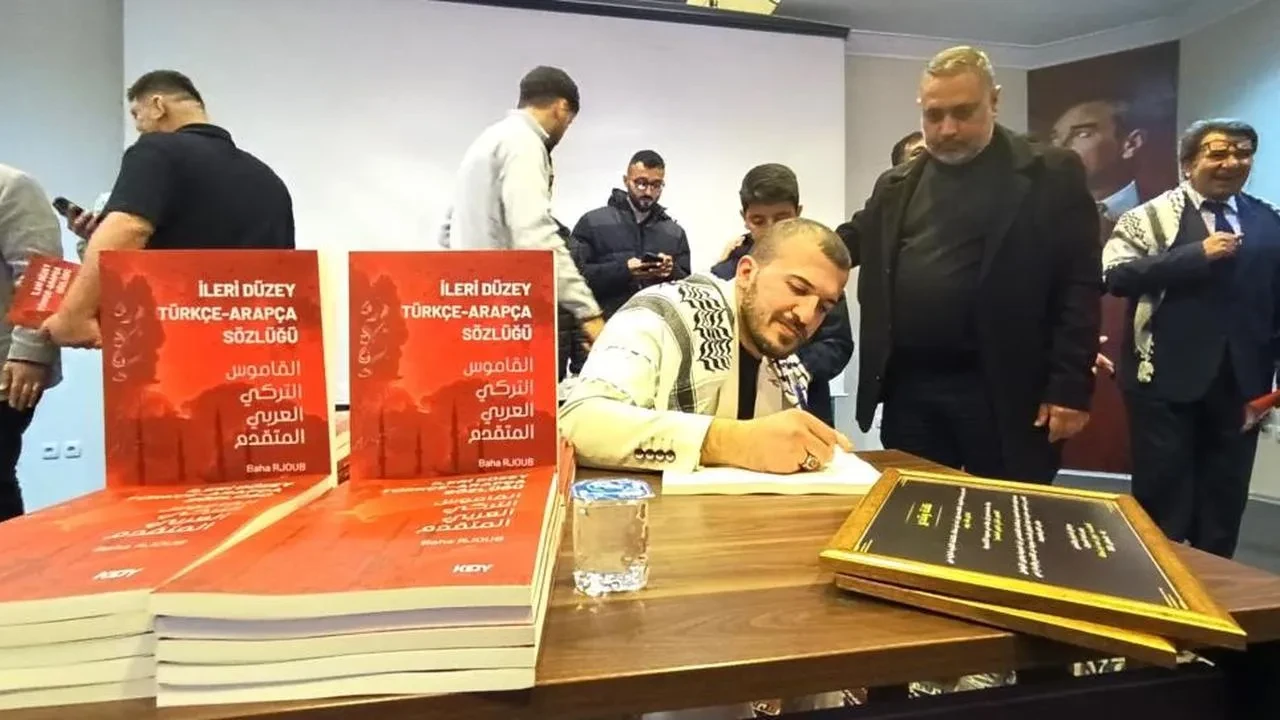 Filistinli Dr. Baha Rjoub'dan kültürel bir köprü: İleri düzey Türkçe-Arapça sözlük yayınlandı