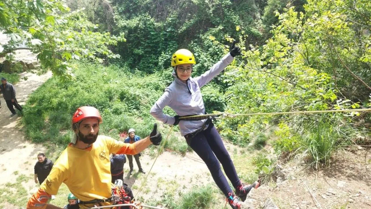 Bursalı küçük dağcılar, doğayla buluştu: 23 Nisan'da kayalardan iniş yaptılar