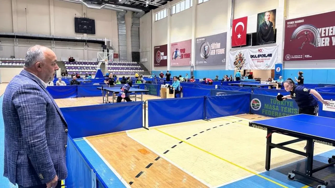 Masa tenisi müsabakaları başladı: Afyonkarahisar'da 32 takım mücadele ediyor