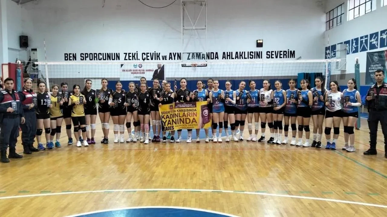 Söke'de Jandarma, gençlere kadına yönelik şiddetle mücadelede KADES'i tanıttı