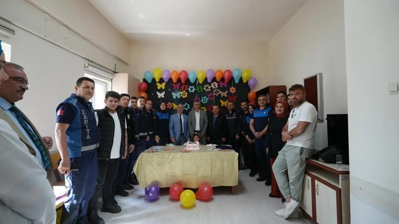 Kayseri Zabıtası'ndan minik Asya'ya unutulmaz doğum günü sürprizi