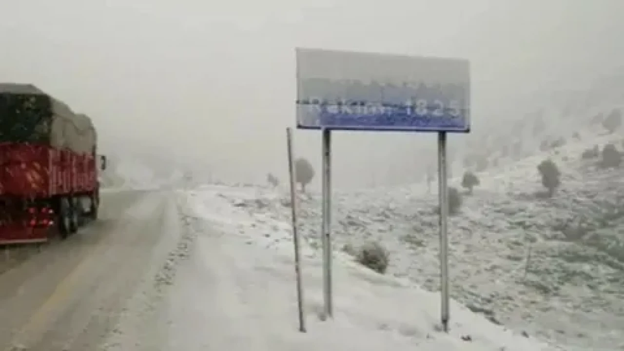 Antalya'da Nisan ayında beklenmedik kar yağışı