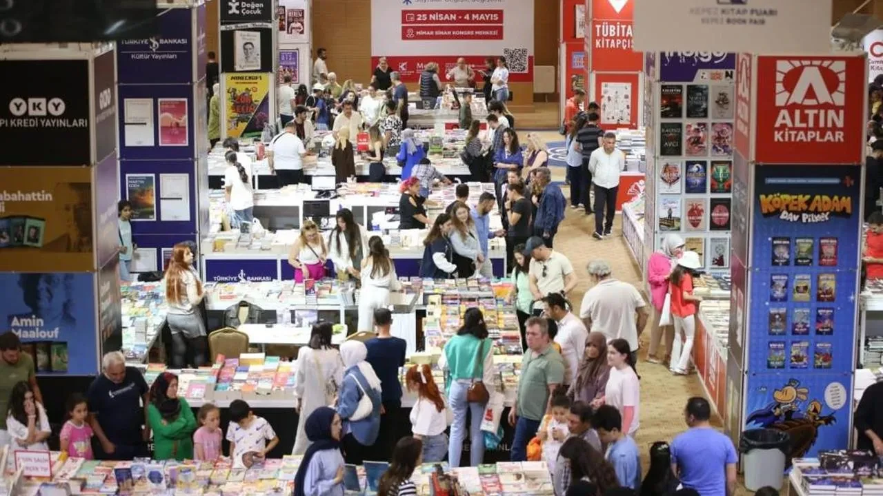 Kepez Kitap Fuarı'na yoğun ilgi: Yazarlar okurlarla buluşuyor